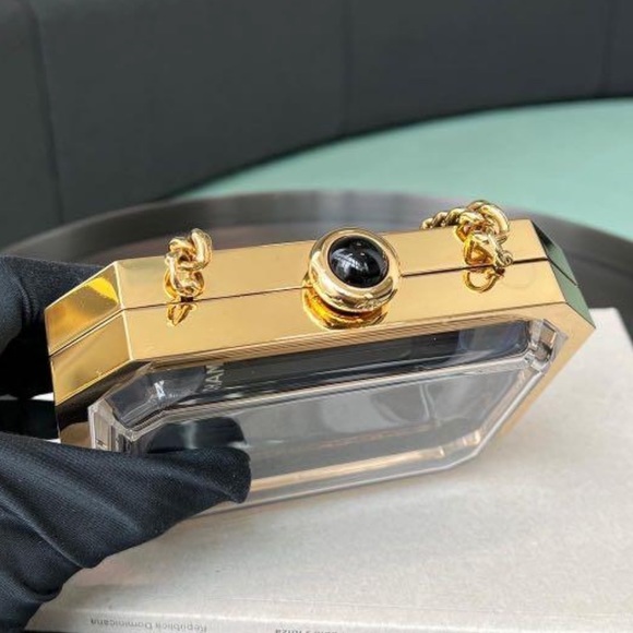 CHANEL RUNWAY BAG - Picture 12 of 13